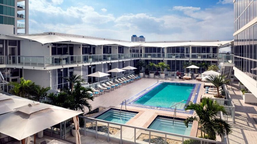 ME Miami, un hotel moderno con diseño innovador y ambiente cosmopolita