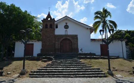 Iglesia de San Antonio y paisaje urbano de Cali