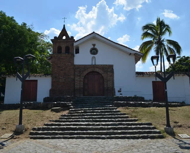Iglesia de San Antonio y paisaje urbano de Cali