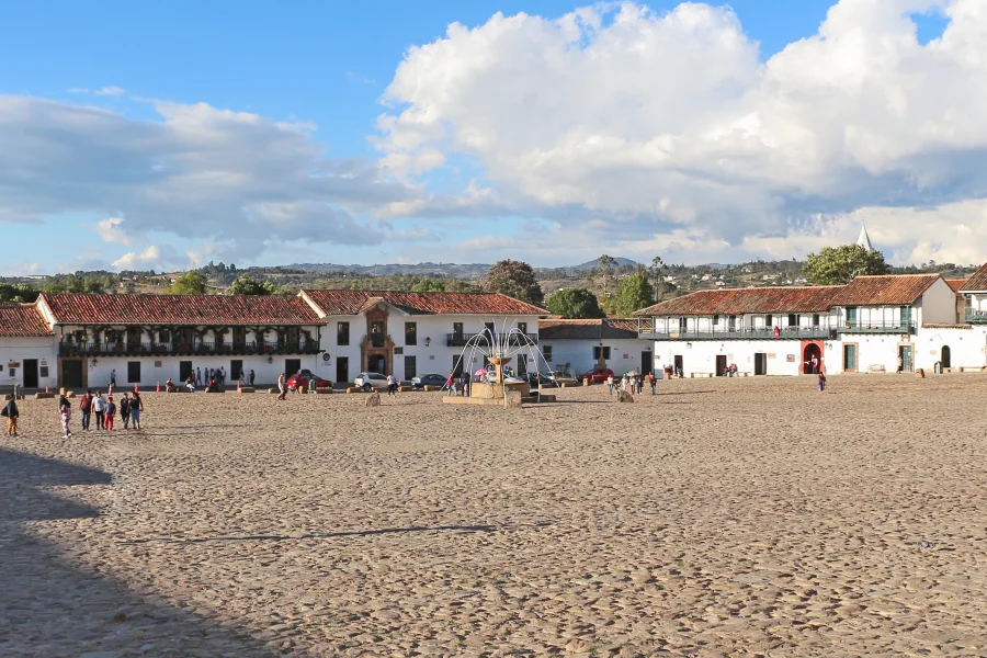 Plaza Mayor empedrada de Villa de Leyva