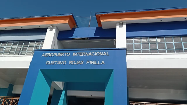 Fachada del Aeropuerto Internacional Gustavo Rojas Pinilla de San Andrés