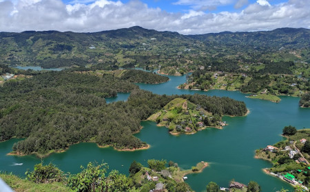 File:Embalse de Guatapé desde la piedra el Peñol.jpg