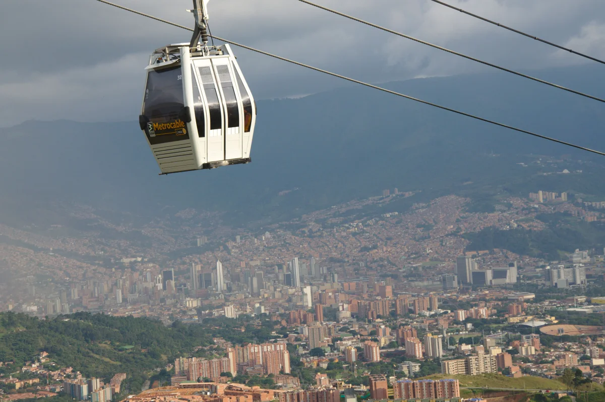 Comuna 13 con guía local y enfoque de memoria