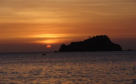 Atardecer sobre la bahía de Santa Marta, Colombia
